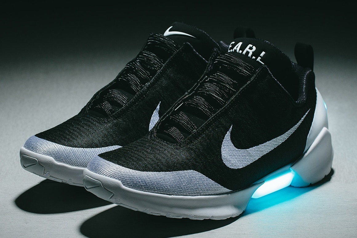 Imagem de Nike começar a vender tênis que se amarra sozinho no Brasil no tecmundo