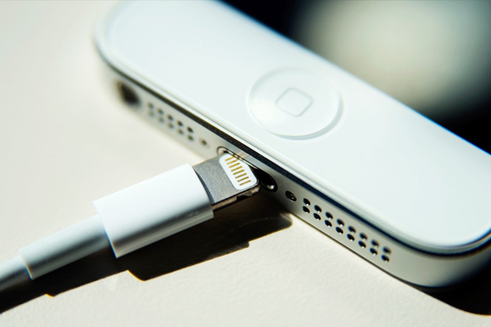 Imagem de Hackers dizem já ter driblado nova medida de segurança de USB para iPhones no tecmundo
