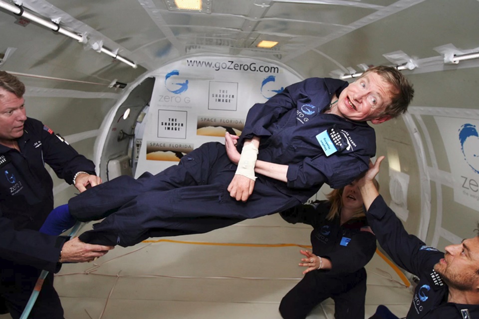 Imagem de Voz de Stephen Hawking pode ser transmitida em um buraco negro no tecmundo