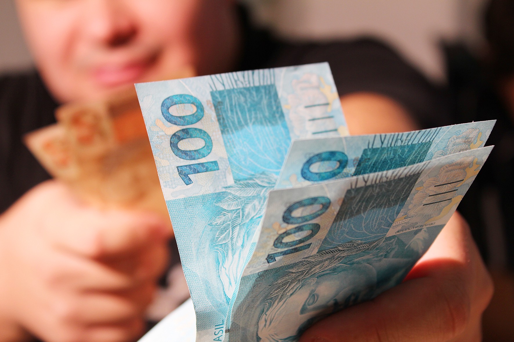 Imagem de Jovens confiam mais em Amazon e PayPal do quem em bancos, diz pesquisa no tecmundo