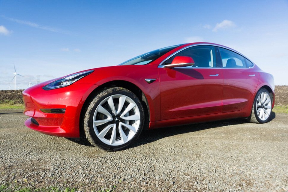 Imagem de No mercado! Tesla consegue produzir sete mil carros elétricos em uma semana no tecmundo