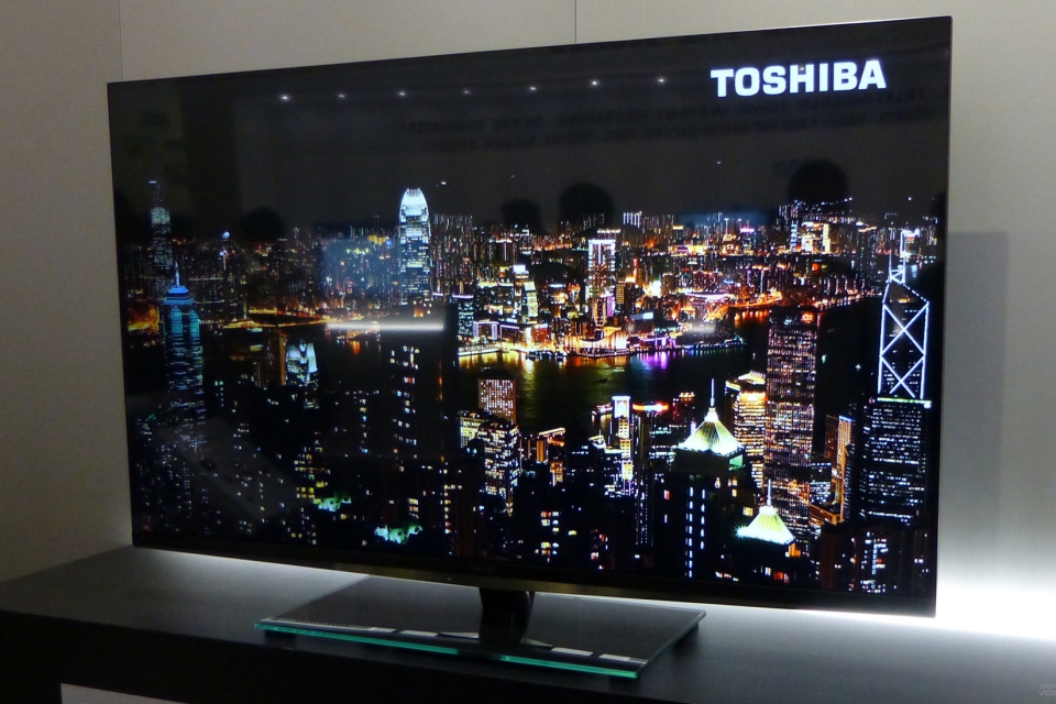 Imagem de Toshiba anuncia incrível TV de apenas 2 milímetros e meio de espessura no tecmundo