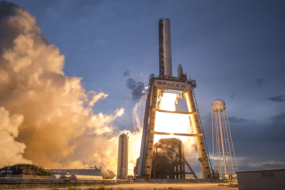 Imagem de SpaceX pode lançar armas militares em defesa dos Estados Unidos no tecmundo