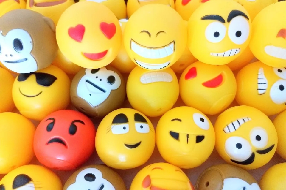 Imagem de Conheça 8 emojis que deram o que falar entre os usuários no tecmundo