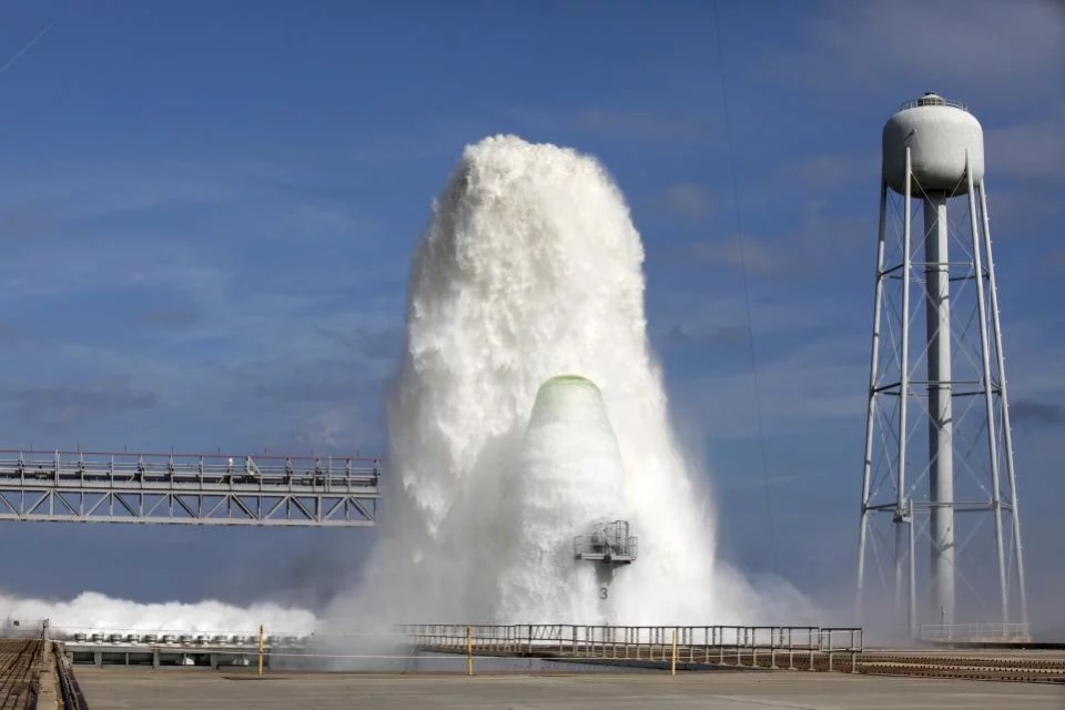 Imagem de Assista a NASA lançando 1 milhão e 700 mil litros de água para cima no tecmundo