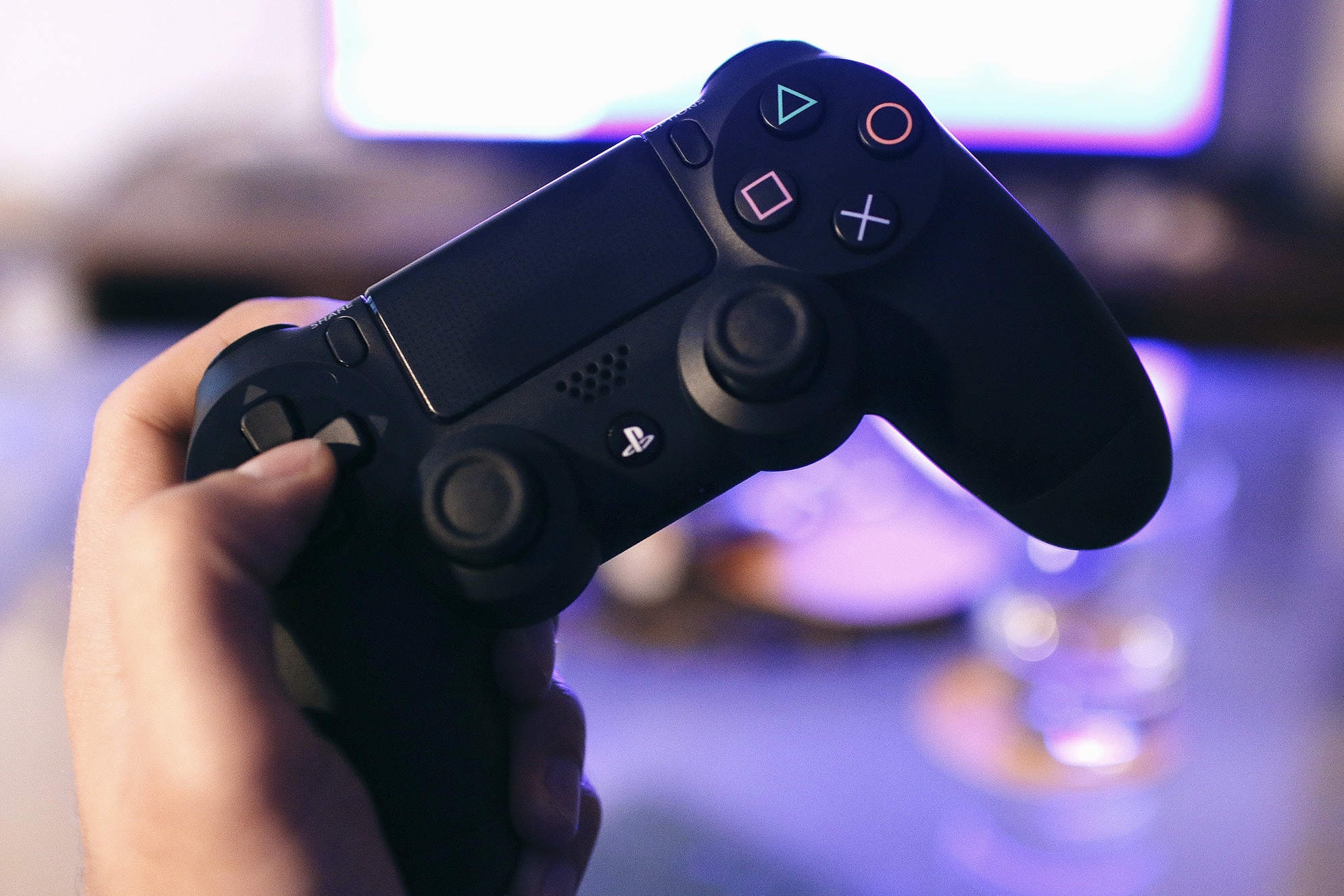 Imagem de PlayStation é o console que mais gerou acesso ao PornHub em 2018 no tecmundo