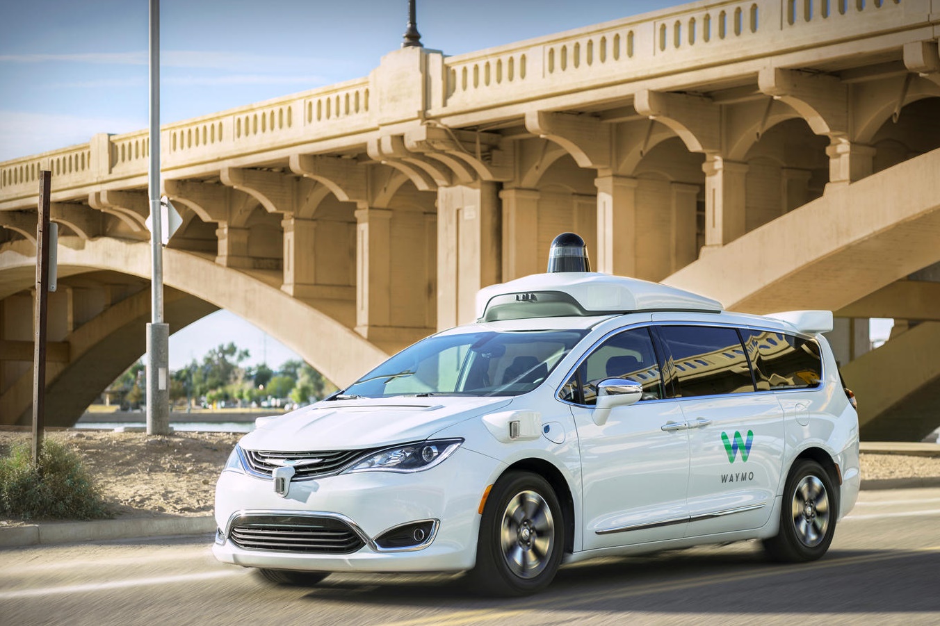 Imagem de Norte-americanos estão atacando carros autônomos da Waymo nas ruas no tecmundo