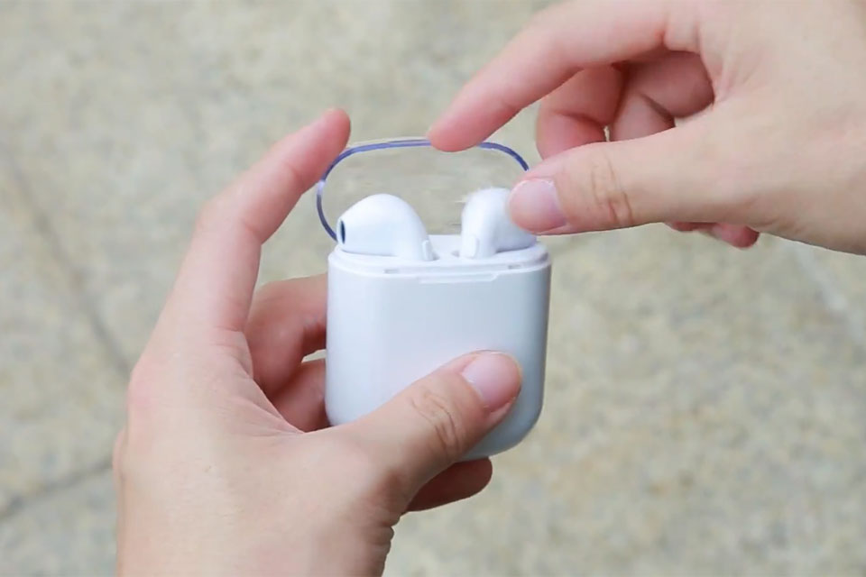 Imagem de Fone sem fio inspirado no Apple Airpods tem boa qualidade e custa só R$ 30 no tecmundo