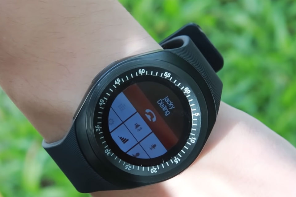 Imagem de Smartwatch que faz ligações e tem tela colorida está com 50% de desconto no tecmundo