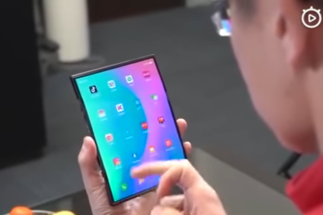 Imagem de Presidente da Xiaomi mostra o smartphone dobrável da empresa no tecmundo