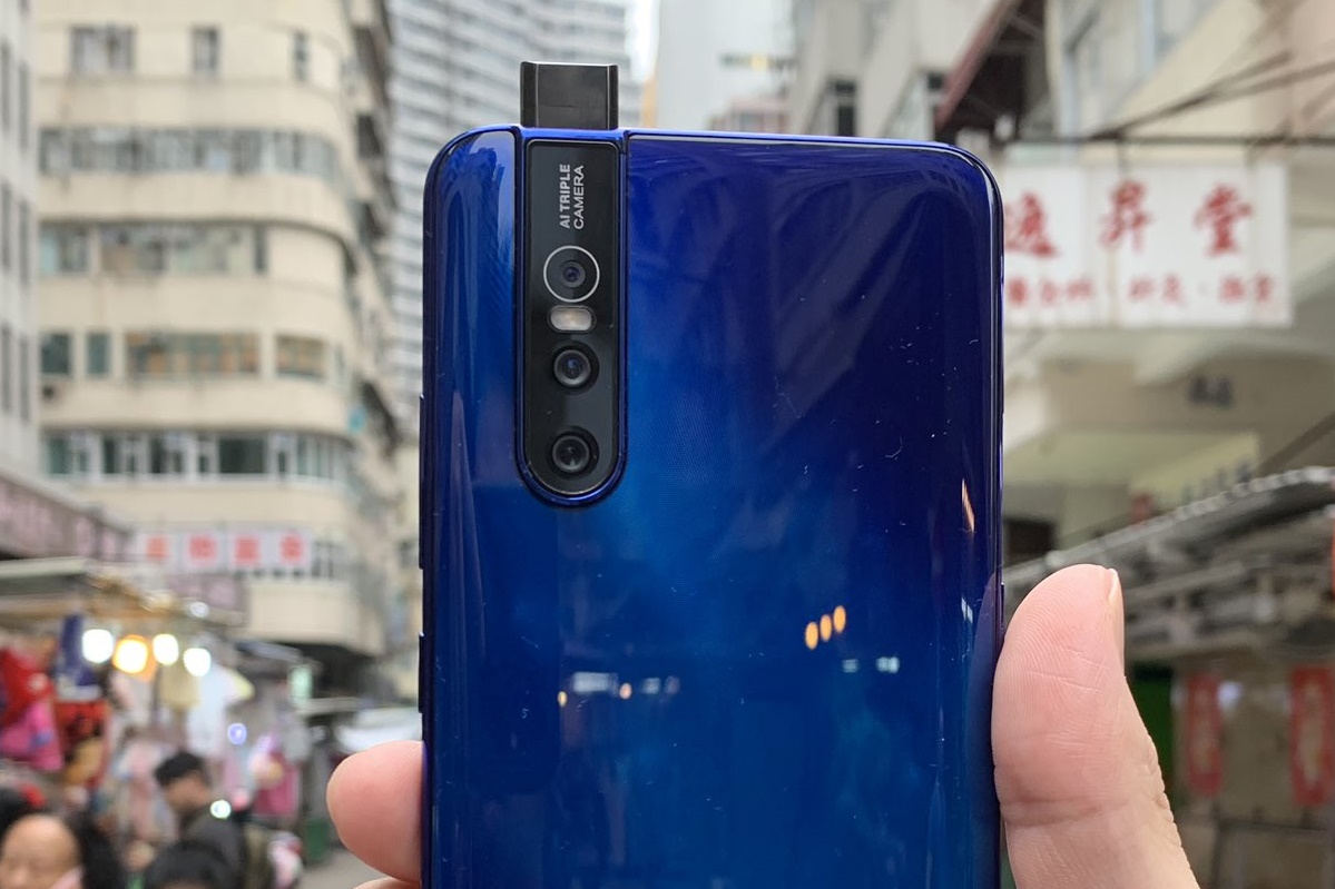 Imagem de Suposto Vivo V15 Pro aparece com câmera retrátil e conjunto triplo traseiro no tecmundo