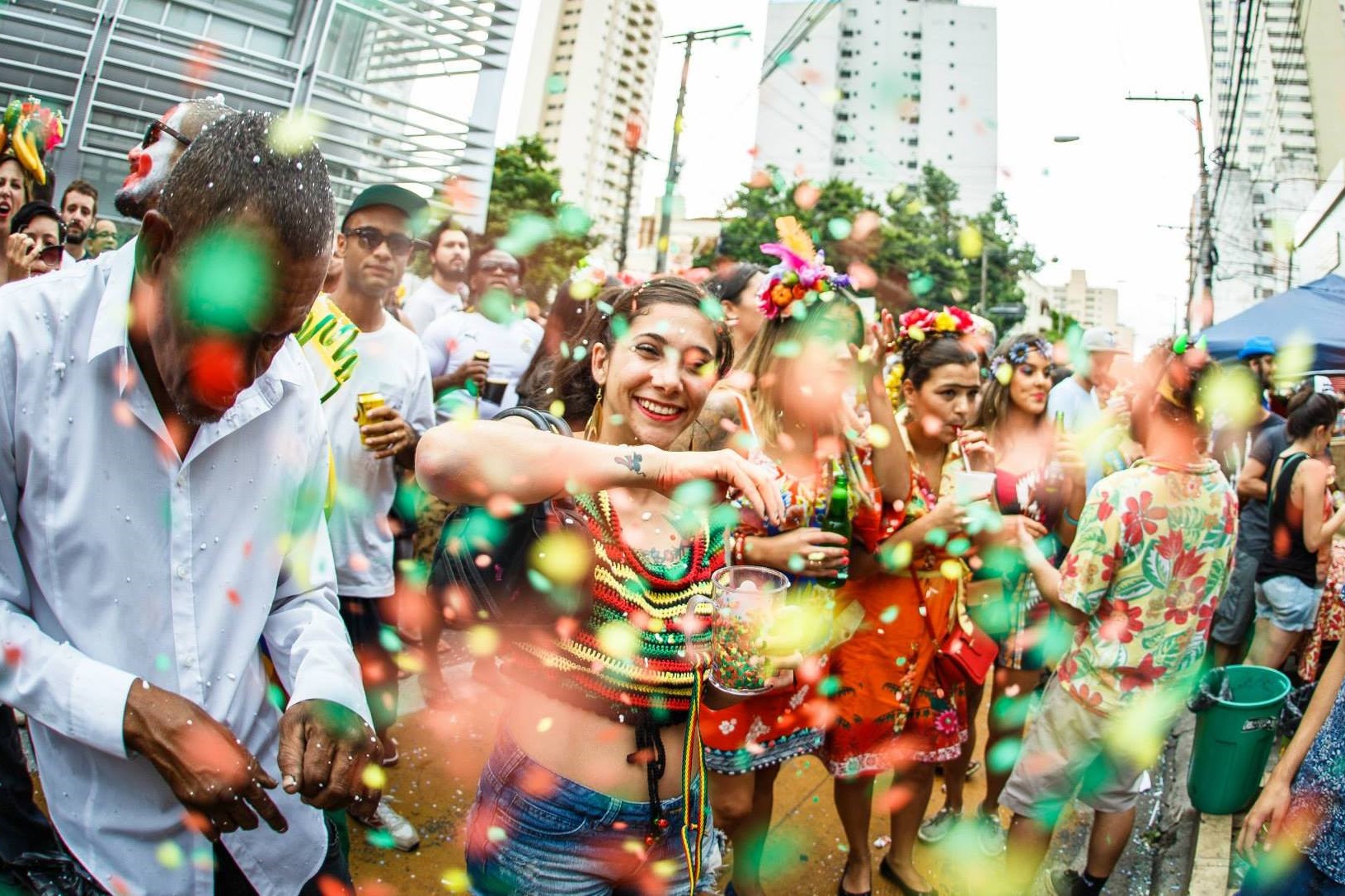 Imagem de CarnaCrush, o “Tinder do Carnaval”, vai facilitar encontros durante blocos no tecmundo