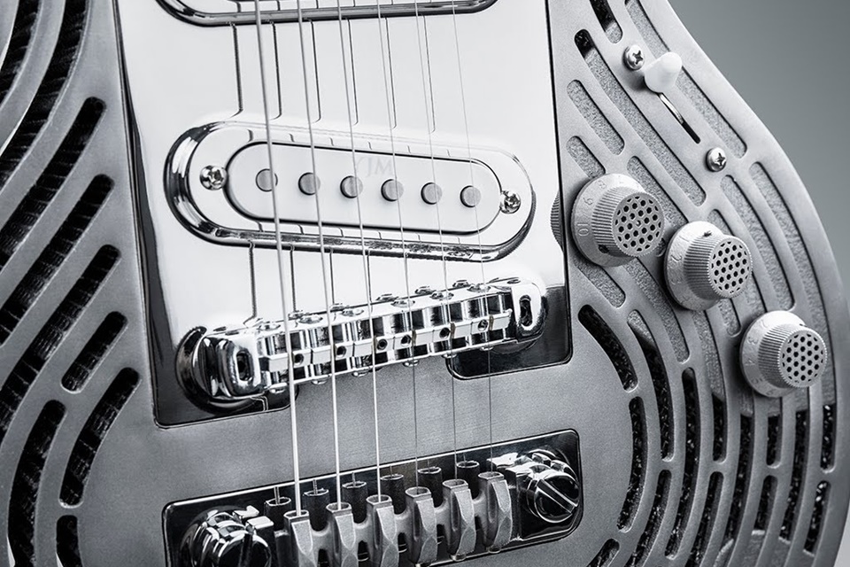 Imagem de Empresa cria guitarra de metal à prova de guitarristas nervosos no tecmundo