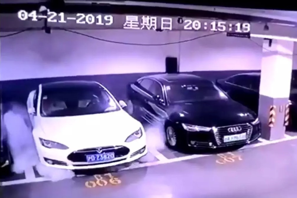 Imagem de Ações da Tesla despencam após Model S entrar em combustão espontânea no tecmundo