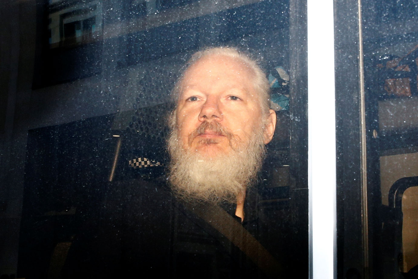 Imagem de Julian Assange, do WikiLeaks, é condenado por violar Lei de Espionagem no tecmundo
